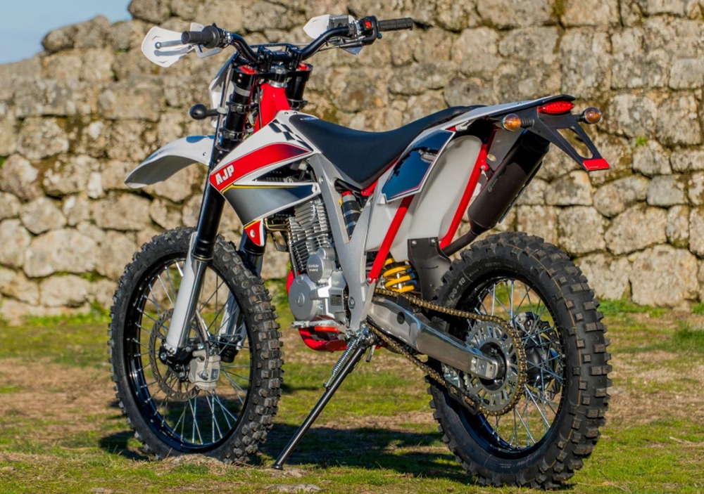 AJP PR4 Enduro Pro 125 (2019), Prezzo E Scheda Tecnica - Moto.it