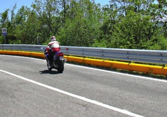 Sicurezza: arriva l’obbligo delle barriere salva-motociclisti Sicurezza: arriva l’obbligo delle barriere salva-motociclisti