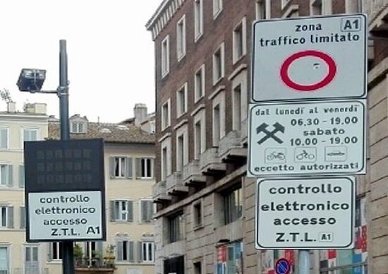 Centro città vietato ai motori diesel, Roma: da novembre blocco auto a gasolio fino a Euro3