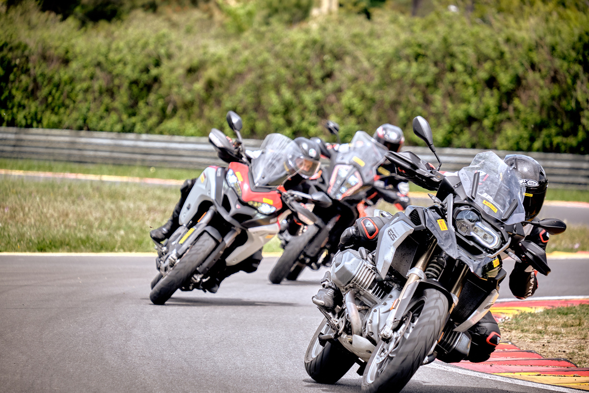 Maxienduro sfida in pista con BMW, Ducati e KTM. TEST comparativa - Prove -  Moto.it
