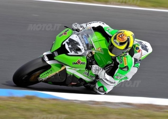 Roby Rolfo porta la Kawasaki ZX-10R alla vittoria nel CIV Superbike Roby Rolfo porta la Kawasaki ZX-10R alla vittoria nel CIV Superbike