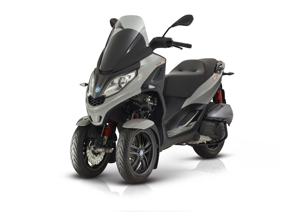 Piaggio Mp3 300 Hpe Sport (2019), prezzo e scheda tecnica Moto.it