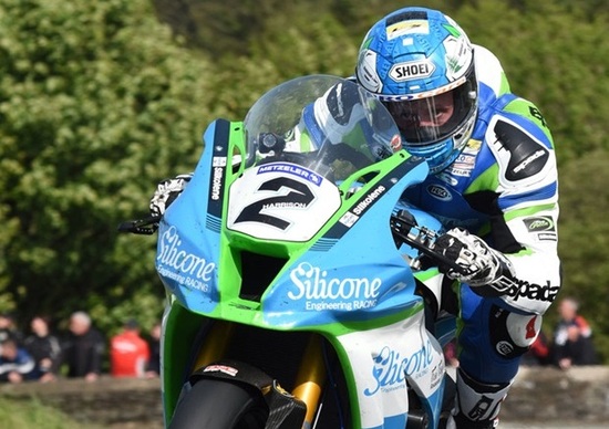 TT 2019, Harrison vince la Senior TT 2019, Harrison vince la Senior