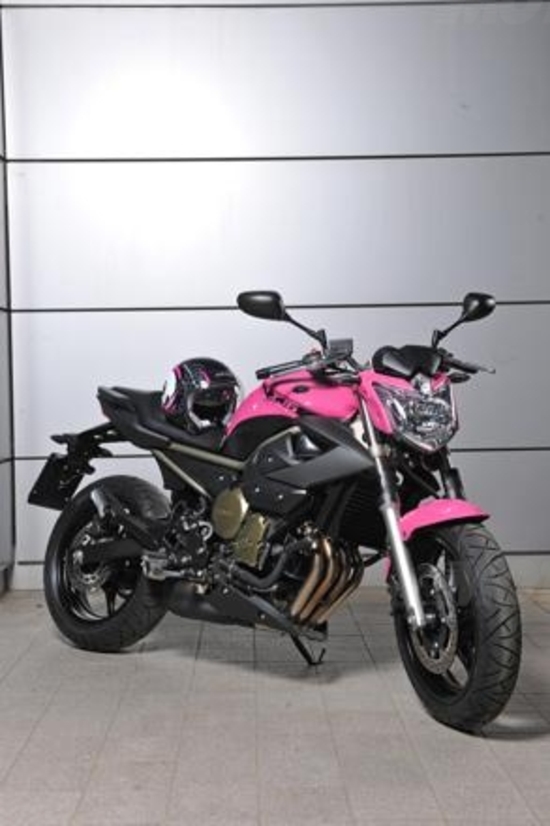 La Yamaha XJ6 in rosa al Giro d'Italia La Yamaha XJ6 in rosa al Giro d'Italia