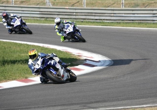 Yamaha R Series Cup 2011: Agnelli e Brunelli vincono a Monza Yamaha R Series Cup 2011: Agnelli e Brunelli vincono a Monza