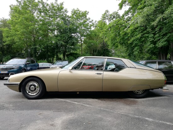 La splendida linea della Citroën SM