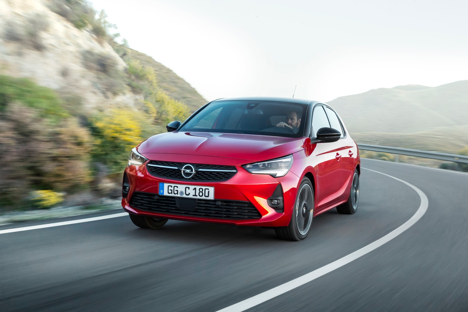 Opel Corsa, fino a 130 CV per l'endotermica