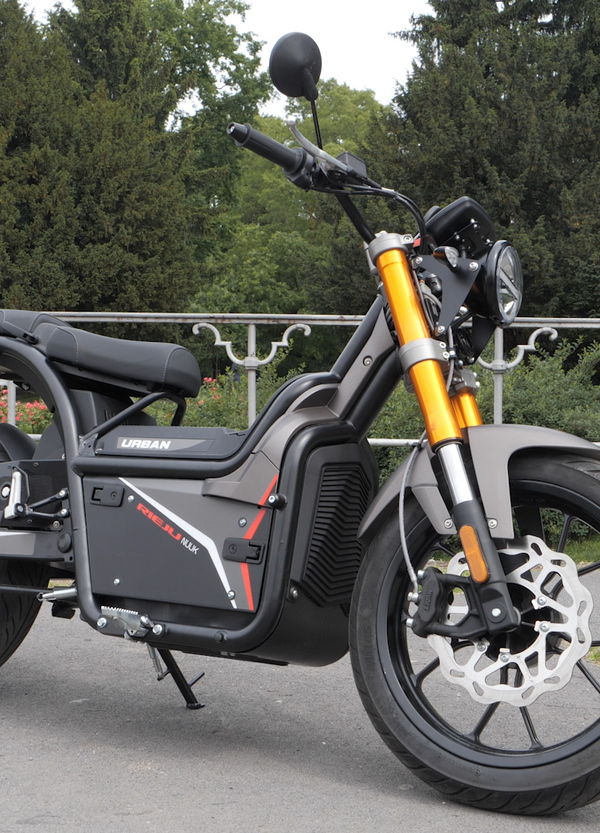 Test Rieju Nuuk 110 km/h. La moto elettrica per la città