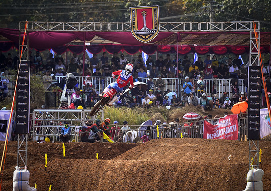 MX 2019. GP d'Asia. Vittorie di Tim Gajser e Jorge Prado in Gara-1 MX 2019. GP d'Asia. Vittorie di Tim Gajser e Jorge Prado in Gara-1