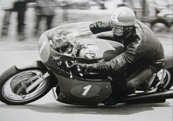 Giacomo Agostini: “Vincevo in 350 e 500 quando l’uomo posò il piede sulla Luna” Giacomo Agostini: “Vincevo in 350 e 500 quando l’uomo posò il piede sulla Luna”