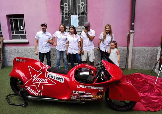 Christine, la moto (a GPL) di Dino Romano per il nuovo record a Bonneville Christine, la moto (a GPL) di Dino Romano per il nuovo record a Bonneville