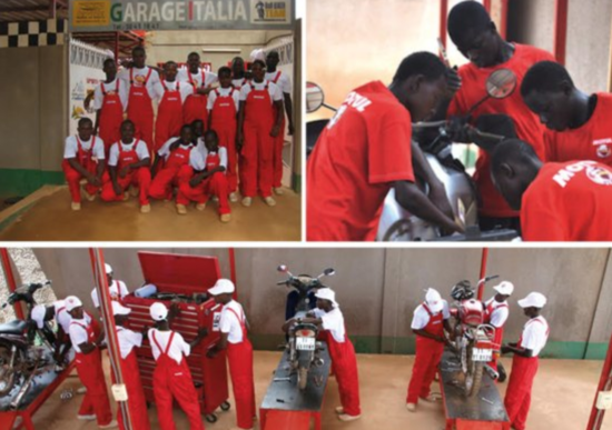 Ciapa la Moto bikini bike wash per Garage Italia in Burkina Faso Ciapa la Moto bikini bike wash per Garage Italia in Burkina Faso
