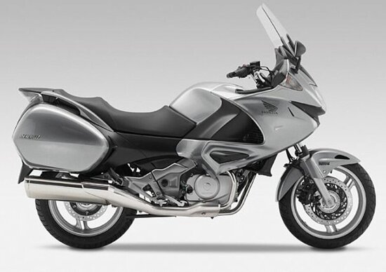 Honda 1000 Sport Touring. L’erede di Deauville e Pan European? Honda 1000 Sport Touring. L’erede di Deauville e Pan European?