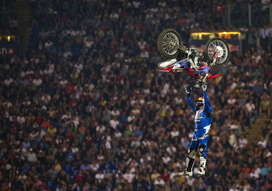 Nate Adams Vince la tappa romana dei Red Bull X-Fighters Nate Adams Vince la tappa romana dei Red Bull X-Fighters