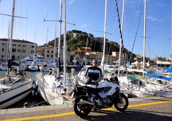 Premier, Alpinestars e Forma per il viaggio con la Honda Crossrunner Premier, Alpinestars e Forma per il viaggio con la Honda Crossrunner