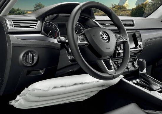 Airbag: quelli per le ginocchia salvano...la testa! Airbag: quelli per le ginocchia salvano...la testa!