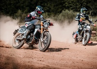 Fantic Caballero 500 Flat Track e Husqvarna Svartpilen 401: in città e di traverso