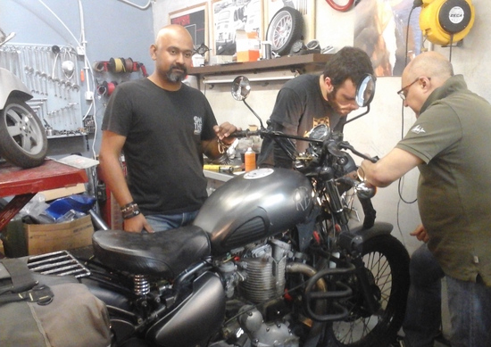 Atul, il giramondo su Royal Enfield Atul, il giramondo su Royal Enfield