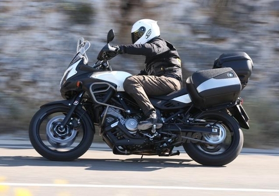 Cresce l'attenzione ai consumi. Suzuki dichiara quelli della gamma moto Cresce l'attenzione ai consumi. Suzuki dichiara quelli della gamma moto