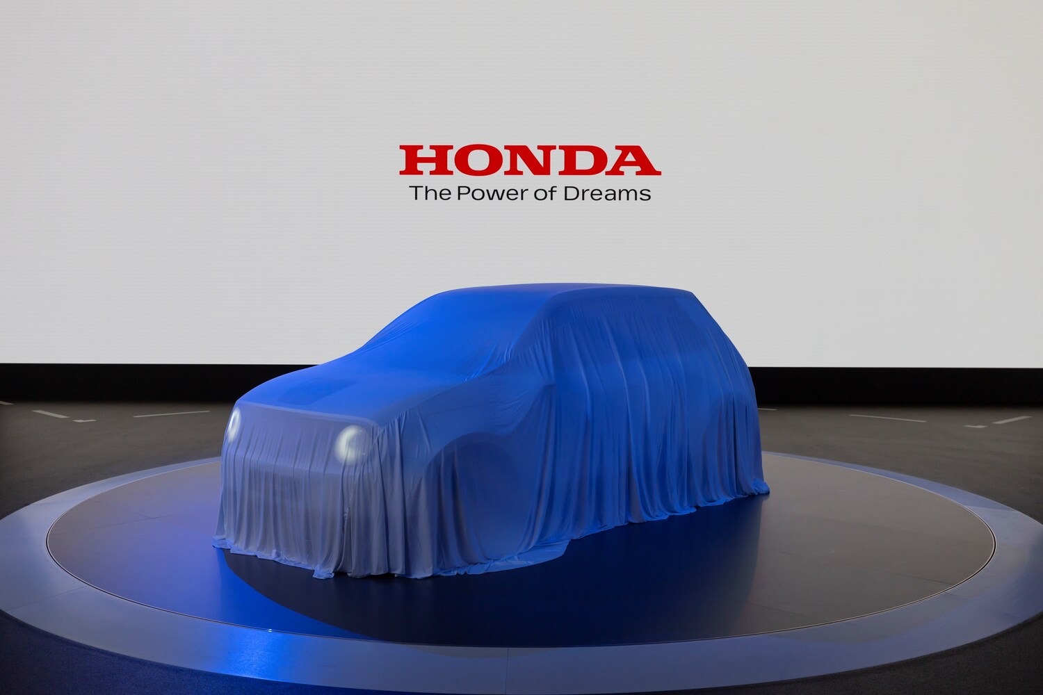 La piccola Honda e ancora sotto i veli
