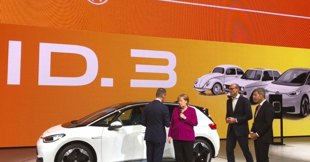 IAA in calo e industria dell’auto che tentenna? Angela Merkel “sostiene” ma pochi si fidano