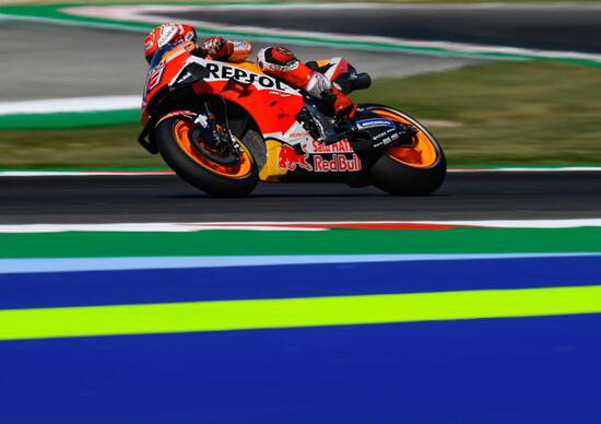 MotoGP, scontro Rossi-Marquez a Misano. Nessuna penalità MotoGP, scontro Rossi-Marquez a Misano. Nessuna penalità