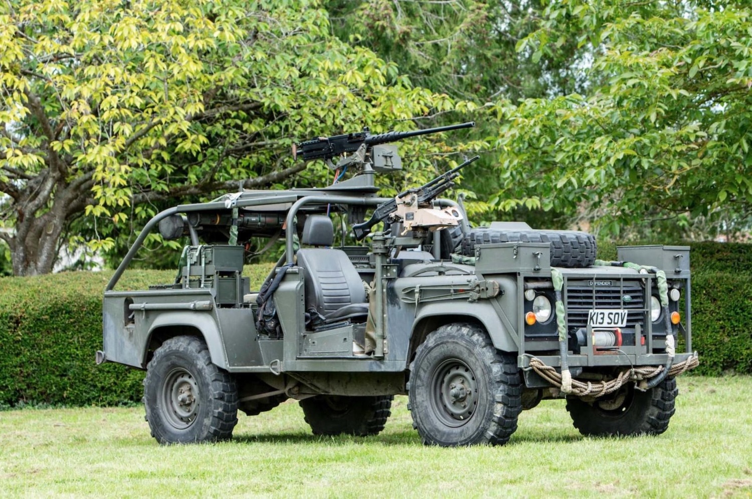 Land Rover Defender 110 V8 SOV: l'anti Humvee all'asta