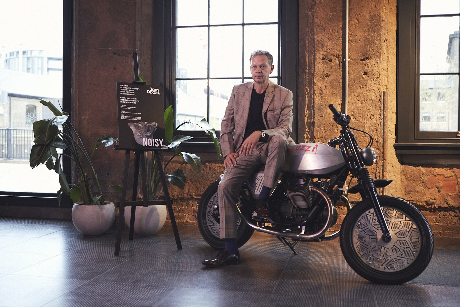 Moto Guzzi V7 Tomoto al London Design Festival