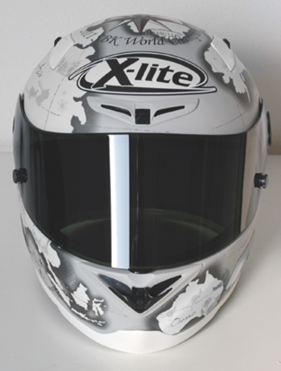X-Lite: in vendita da fine anno la replica del casco celebrativo con cui Carlos Checa correrà a Portimao X-Lite: in vendita da fine anno la replica del casco celebrativo con cui Carlos Checa correrà a Portimao