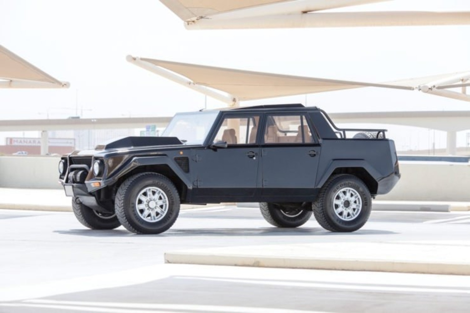 Lamborghini LM002: la nonna della Urus va all’asta