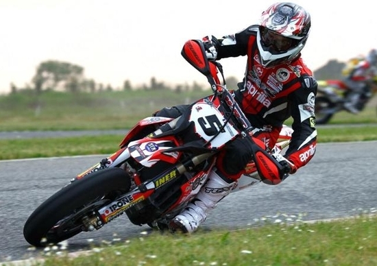 Aprilia conquista il mondiale supermoto S1 2011 Aprilia conquista il mondiale supermoto S1 2011