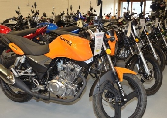 Le vendite cinesi riprendono dopo che le moto erano state vietate in città Le vendite cinesi riprendono dopo che le moto erano state vietate in città