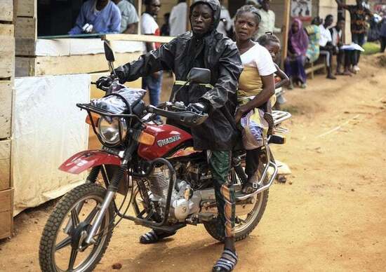 Germain Kalubenge: il motociclista eroe che salva dall'Ebola Germain Kalubenge: il motociclista eroe che salva dall'Ebola