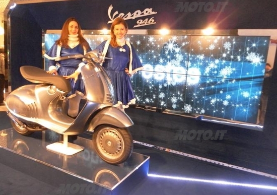 Vespa 946 esposta allo Spazio Broletto 13 a Milano Vespa 946 esposta allo Spazio Broletto 13 a Milano