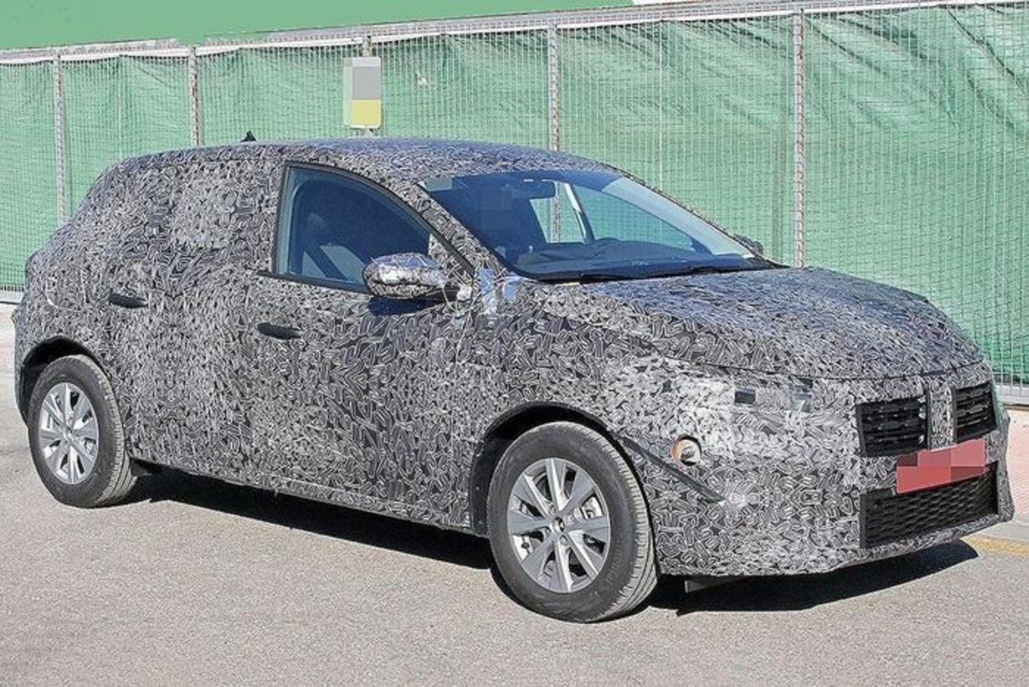 Dacia Sandero, nel 2020 sarà l’ibrida “low cost”: prezzi da 9.000 euro