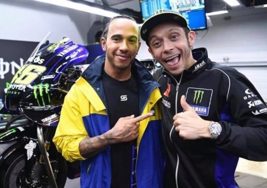 Lewis Hamilton e Valentino Rossi. L'attesa sta finendo Lewis Hamilton e Valentino Rossi. L'attesa sta finendo