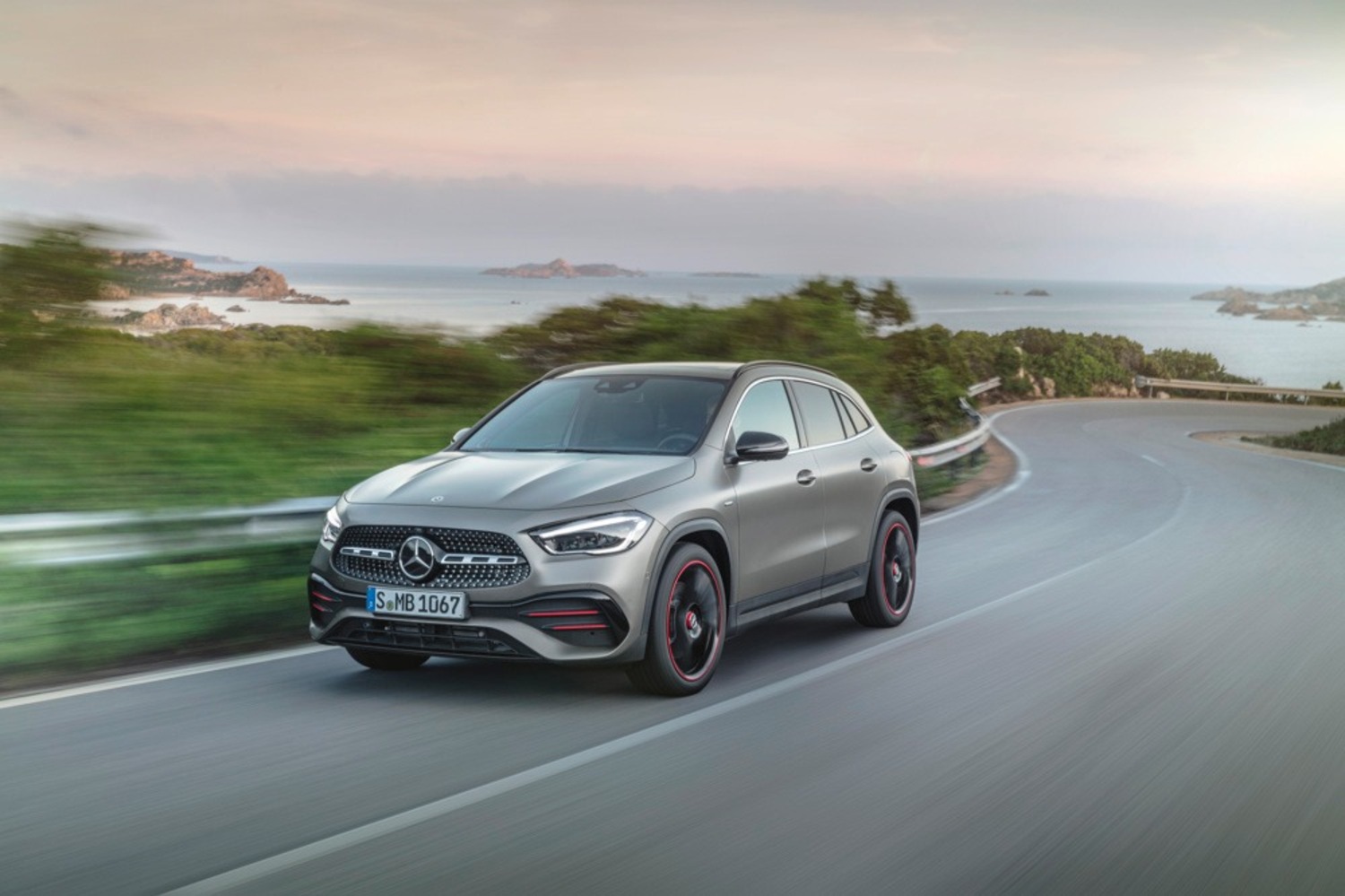 Nuova Mercedes GLA: ora è un po’ più SUV
