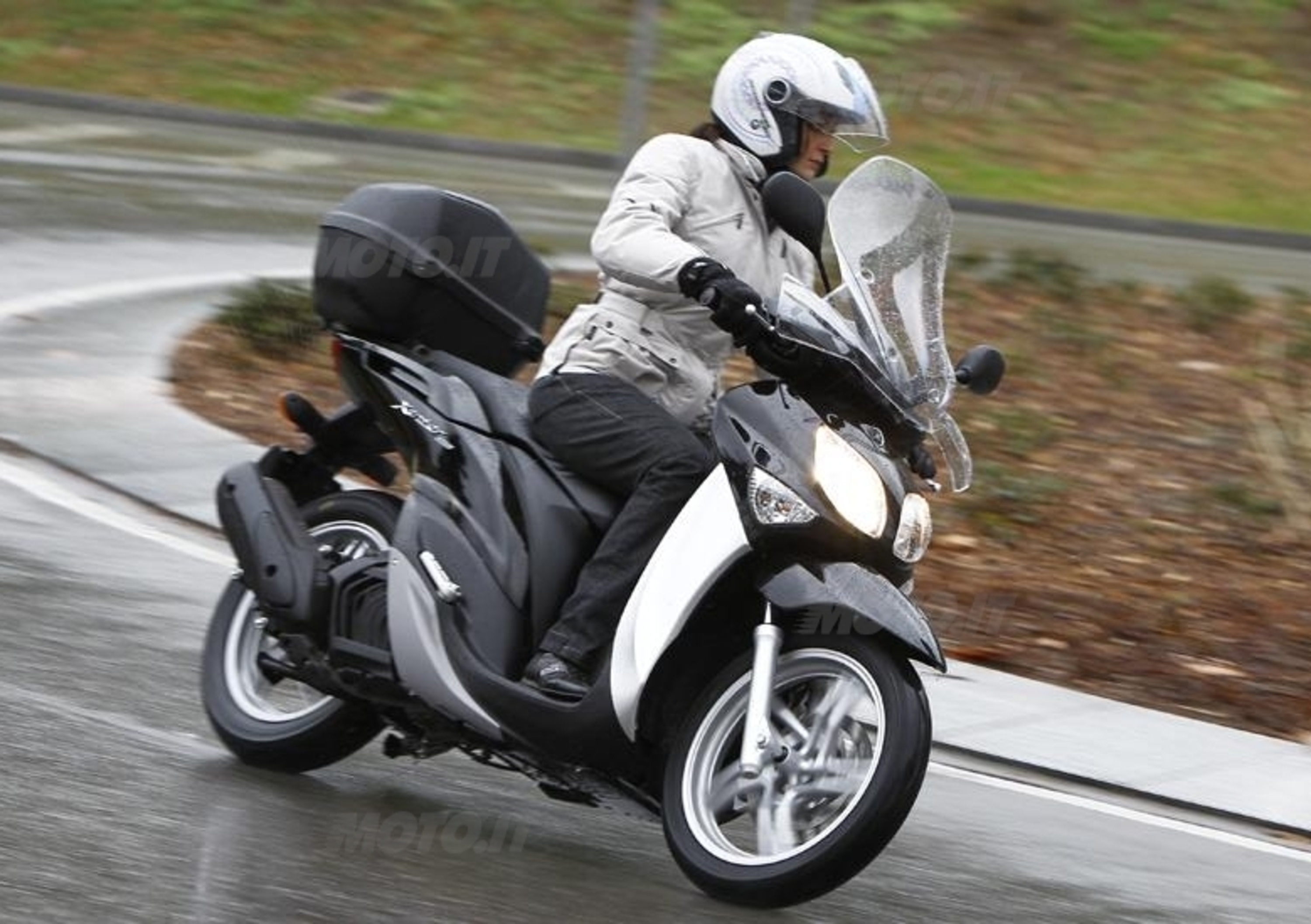 GIVI D2102ST Windshield – Ready To Mount, Yamaha HW Xenter 125 (2012-2016), Made In Italy