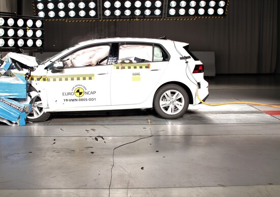 Test Euro NCAP, cinque stelle per la Volkswagen Golf 8 Test Euro NCAP, cinque stelle per la Volkswagen Golf 8
