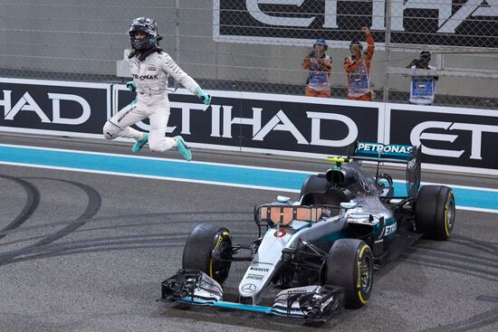 L'esultanza di Nico Rosberg dopo aver vinto il mondiale 2016 di Formula 1
