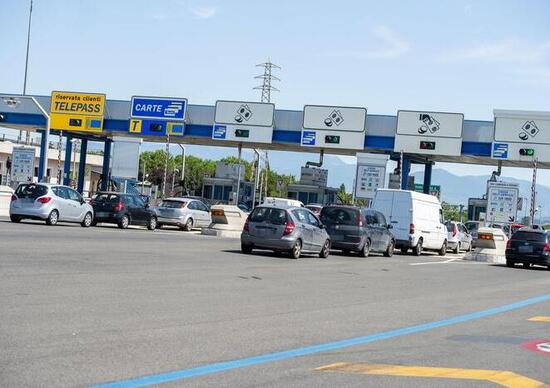Autostrade, disagi e pedaggi: un paradosso tutto italiano Autostrade, disagi e pedaggi: un paradosso tutto italiano