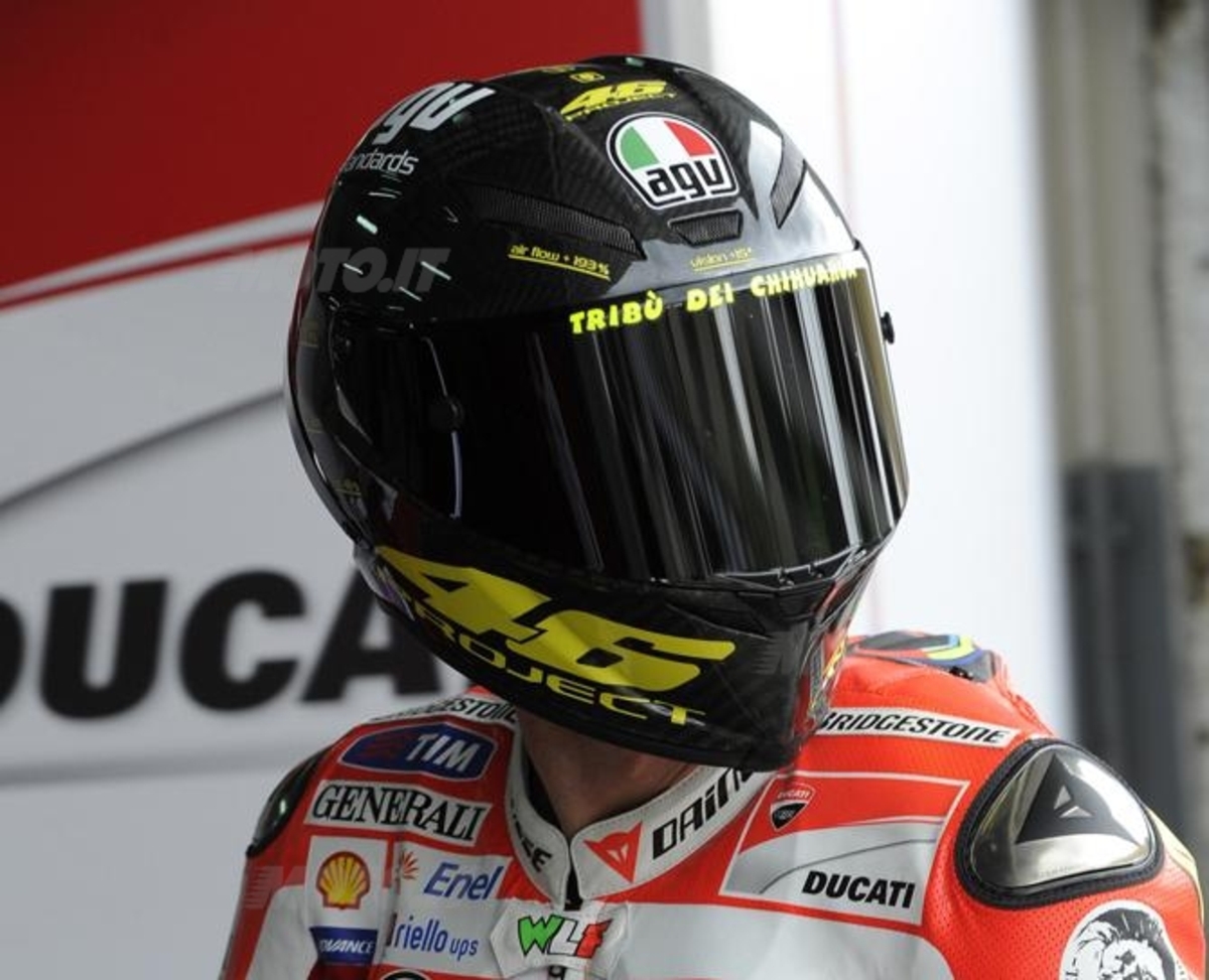 AGV presenta PistaGP, il nuovo casco integrale di Valentino Rossi - News -  Moto.it