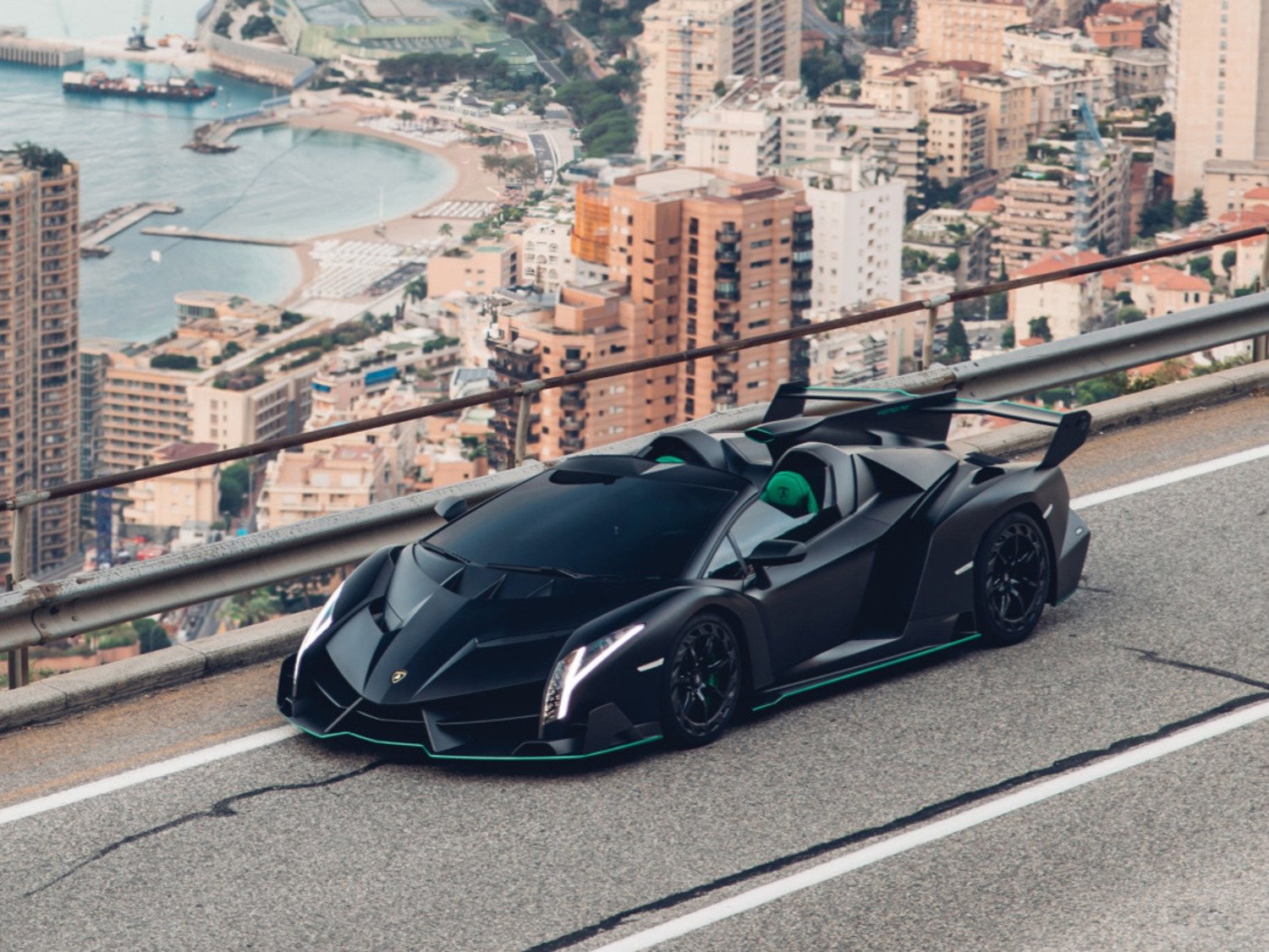 Lamborghini veneno roadster черный