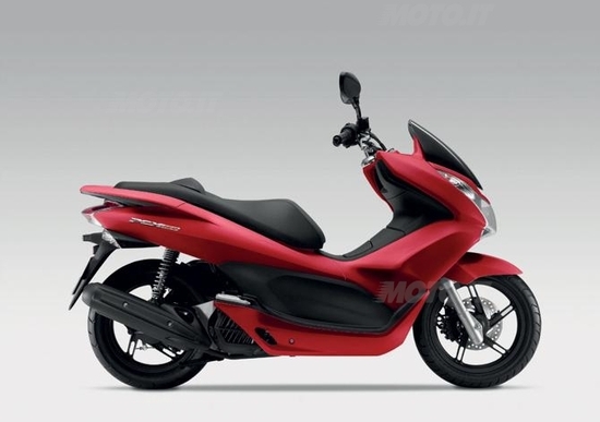 Honda PCX150 con nuovo motore eSP Honda PCX150 con nuovo motore eSP