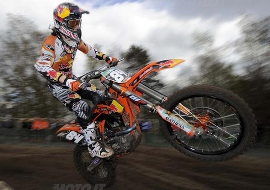 I Pirelli Scorpion MX monopolizzando il podio MX1 e MX2 in Olanda I Pirelli Scorpion MX monopolizzando il podio MX1 e MX2 in Olanda