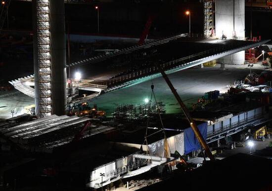 Ponte Morandi, sollevata la prima trave Ponte Morandi, sollevata la prima trave