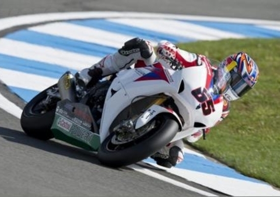 Superbike. Jonathan Rea si aggiudica Gara 2 a Donington Superbike. Jonathan Rea si aggiudica Gara 2 a Donington