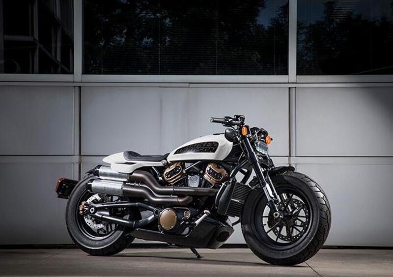 due novita harley davidson in cantiere cafe racer e flat track news moto it flat track