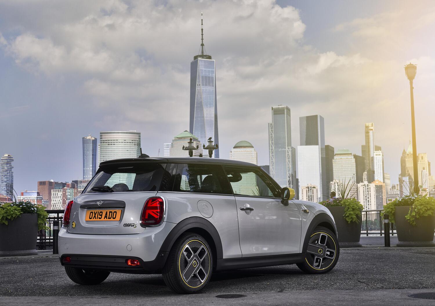 La nuova Mini elettrica è praticamente identica alla classica Mini