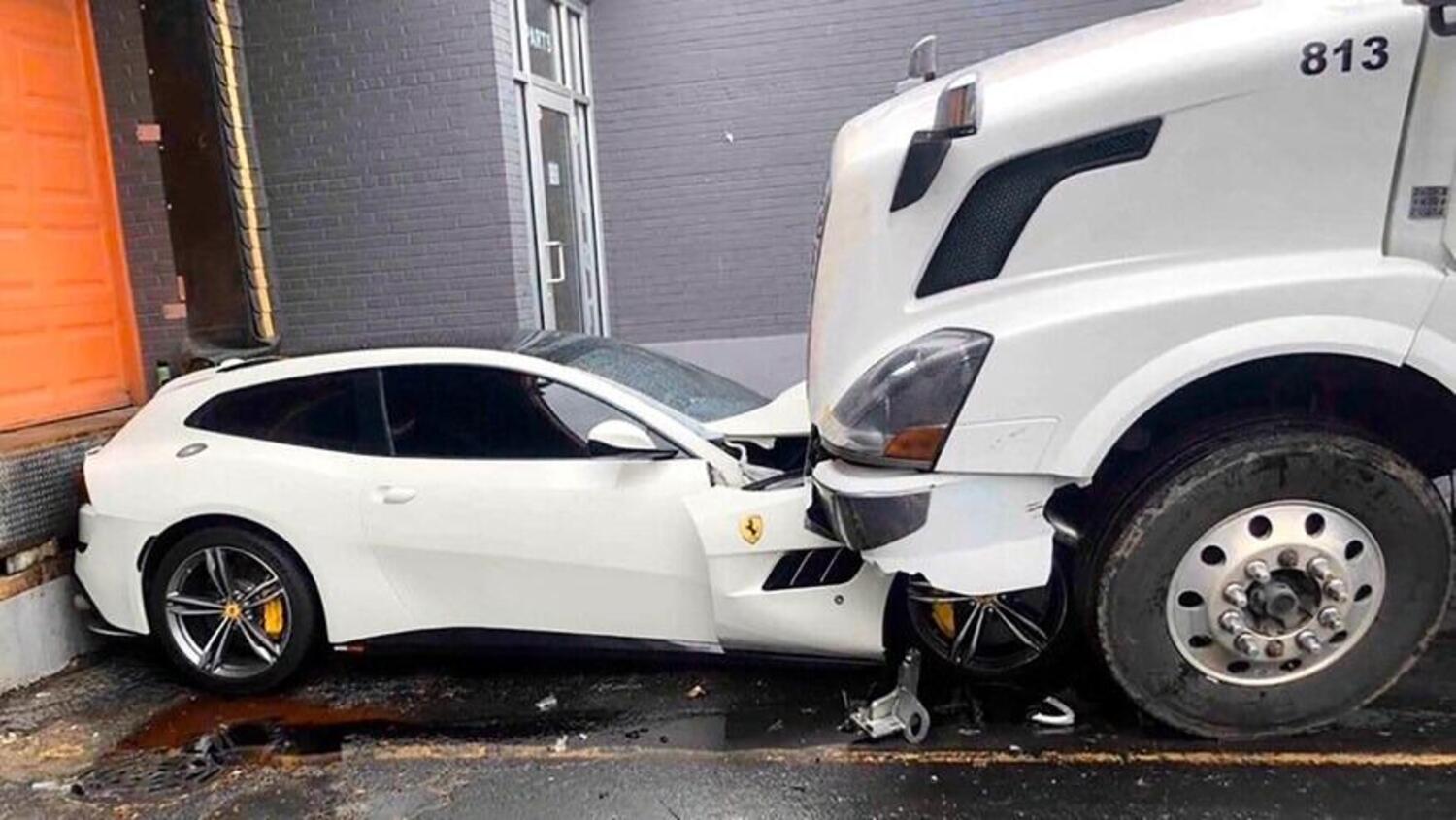 Distrugge FERRARI del padrone col camion: Non dovevi scherzare con me... E accartoccia la GTC4Lusso